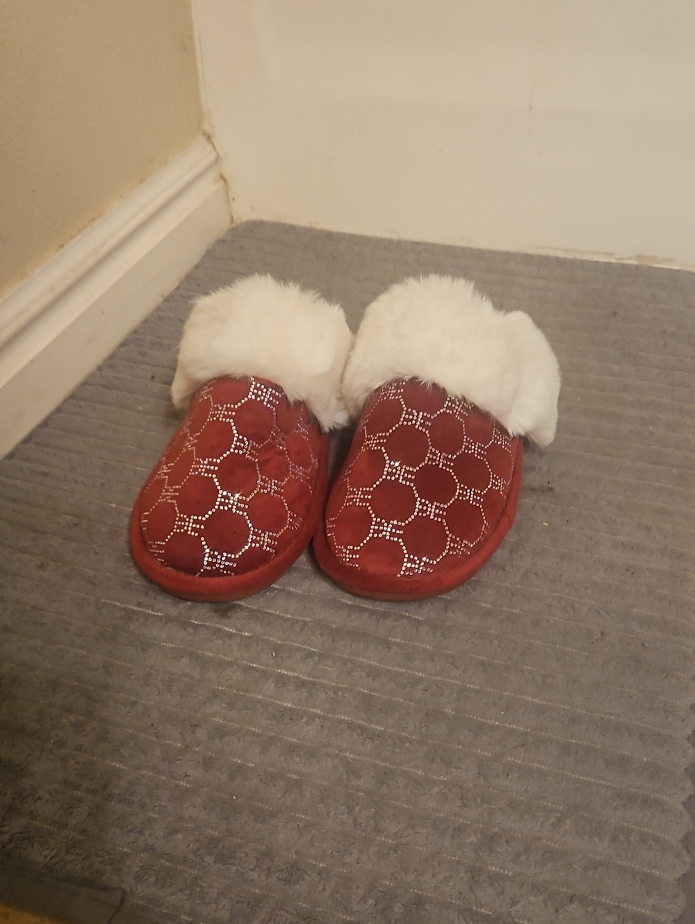 bebe Red Faux-Fur Clog Slippers with Sparkle Pattern